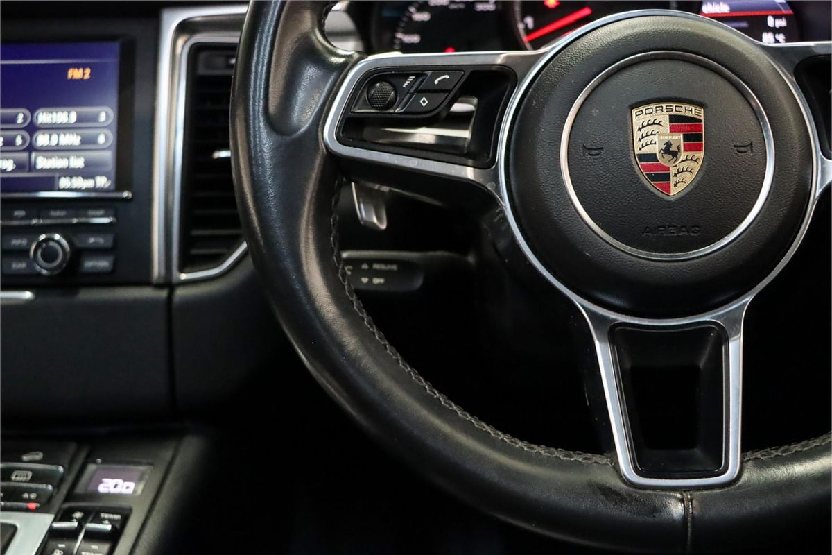 2015 Porsche Macan Turbo 95B