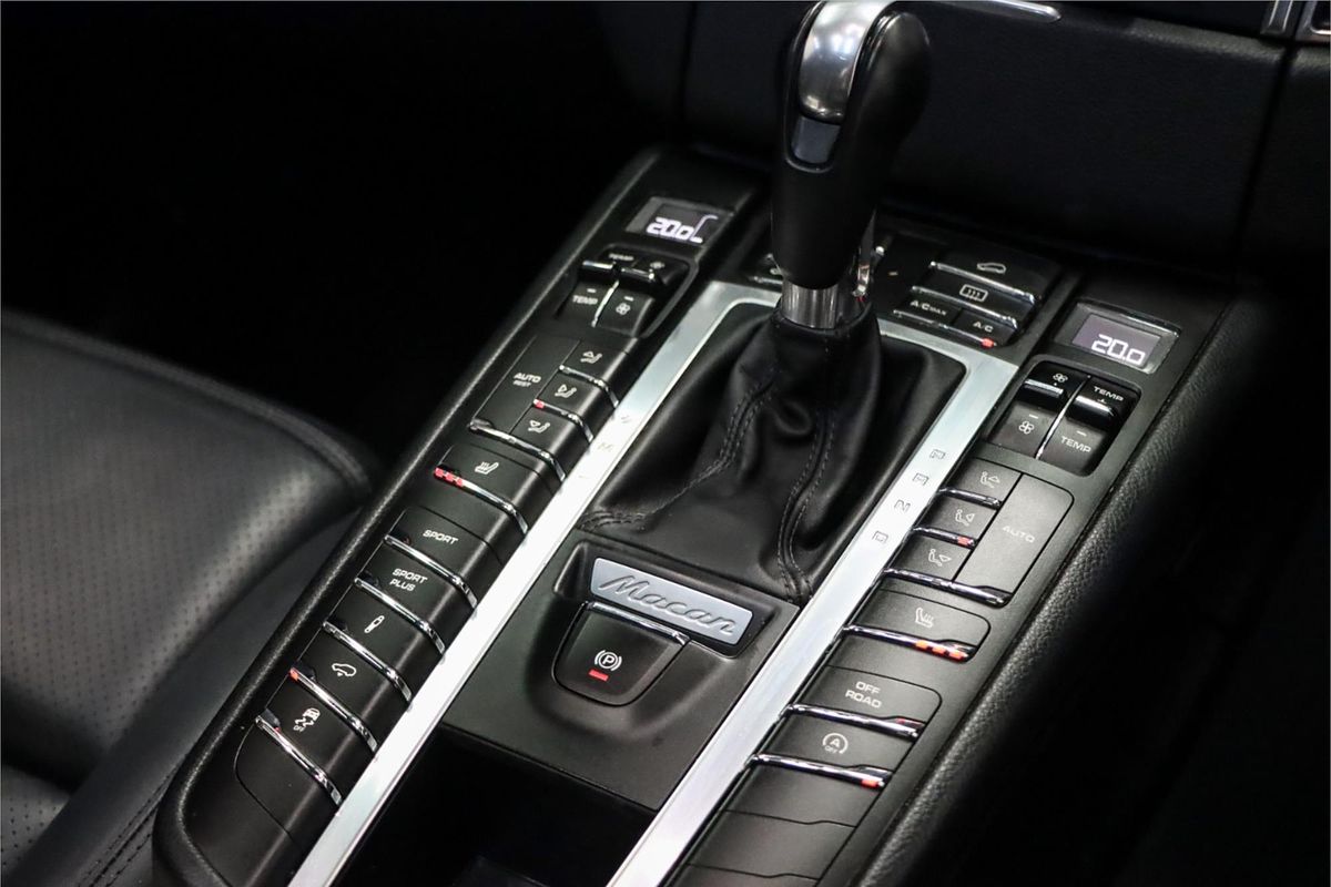 2015 Porsche Macan Turbo 95B