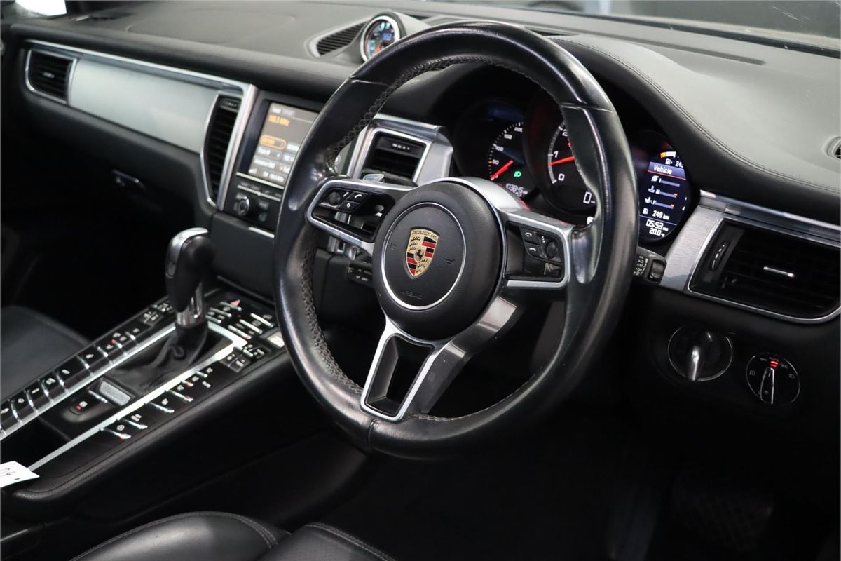 2015 Porsche Macan Turbo 95B
