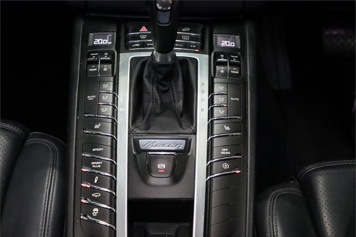 2015 Porsche Macan Turbo 95B