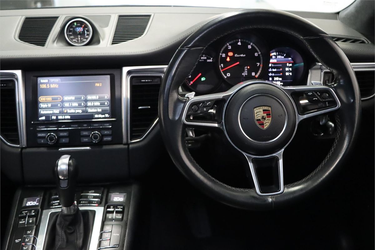 2015 Porsche Macan Turbo 95B