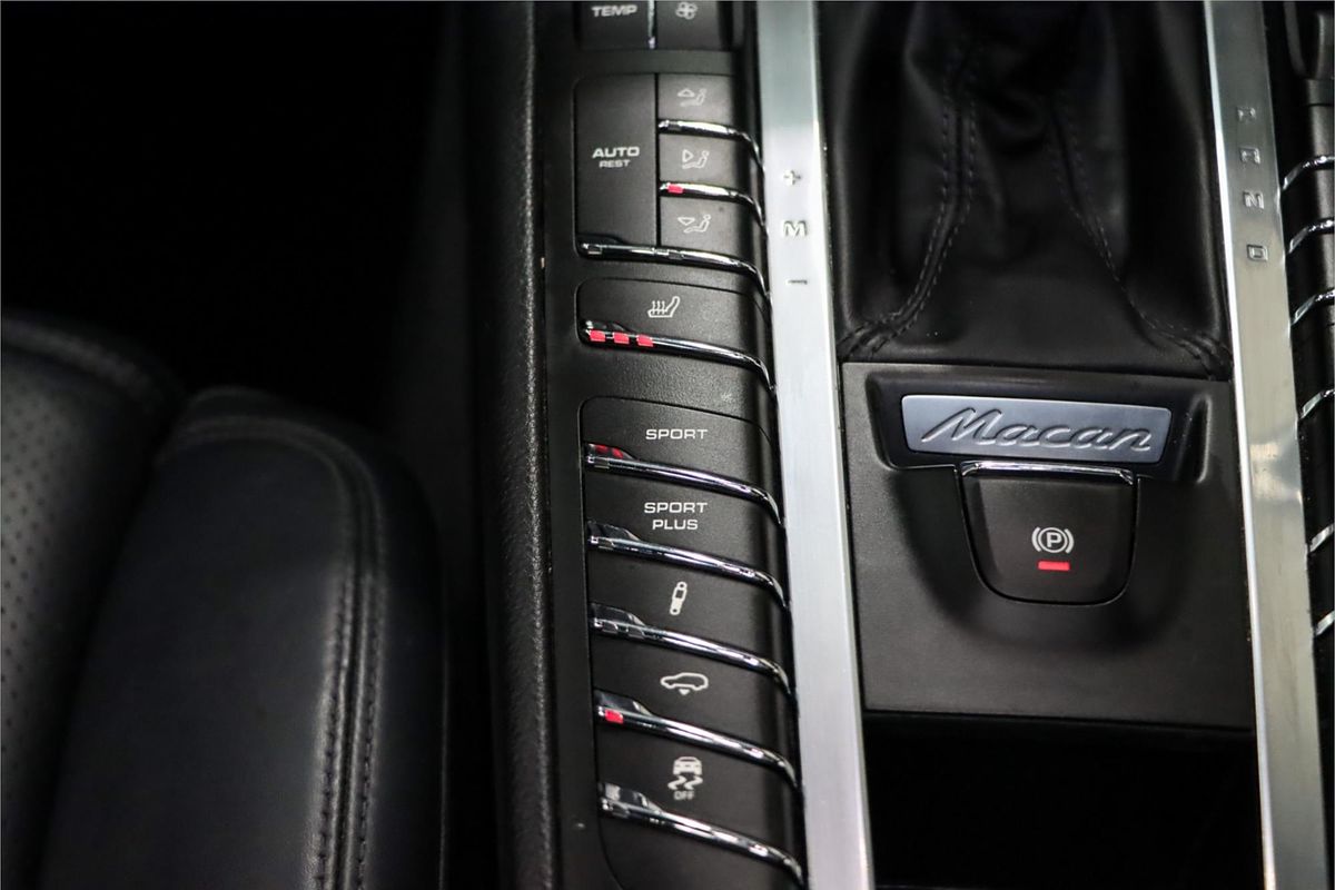 2015 Porsche Macan Turbo 95B
