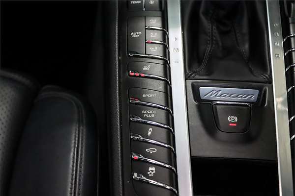 2015 Porsche Macan Turbo 95B