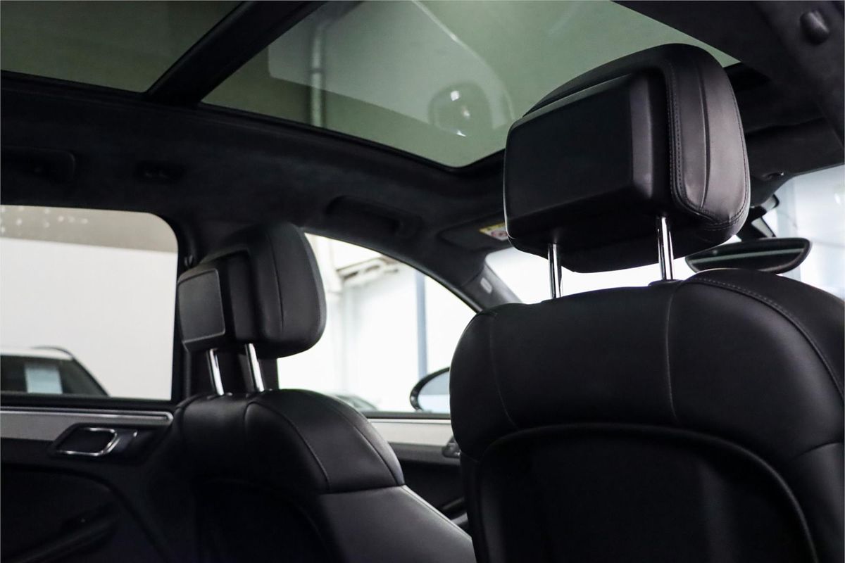 2015 Porsche Macan Turbo 95B