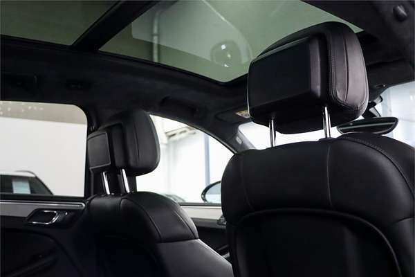 2015 Porsche Macan Turbo 95B