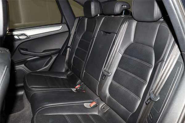 2015 Porsche Macan Turbo 95B