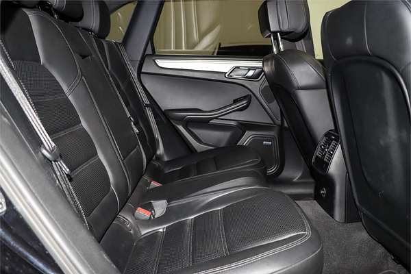 2015 Porsche Macan Turbo 95B