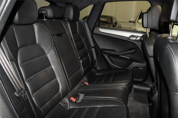 2015 Porsche Macan Turbo 95B