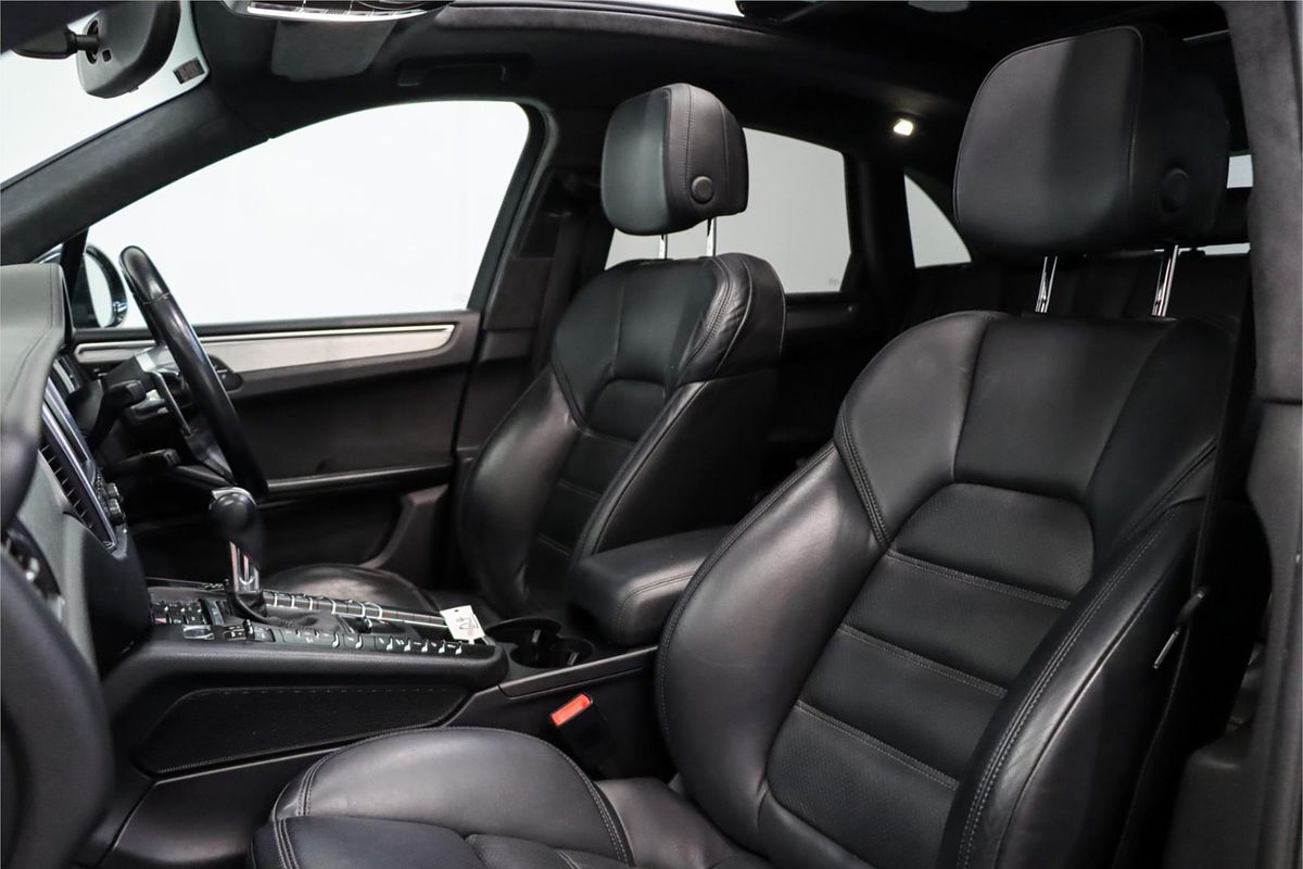 2015 Porsche Macan Turbo 95B