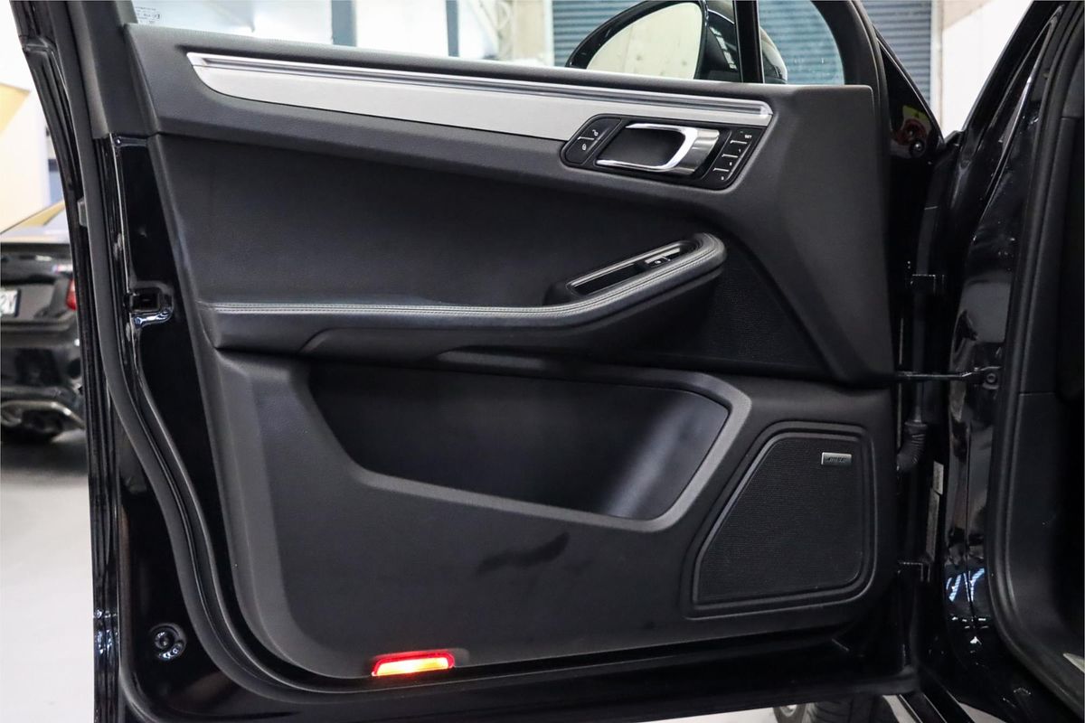 2015 Porsche Macan Turbo 95B