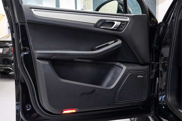 2015 Porsche Macan Turbo 95B