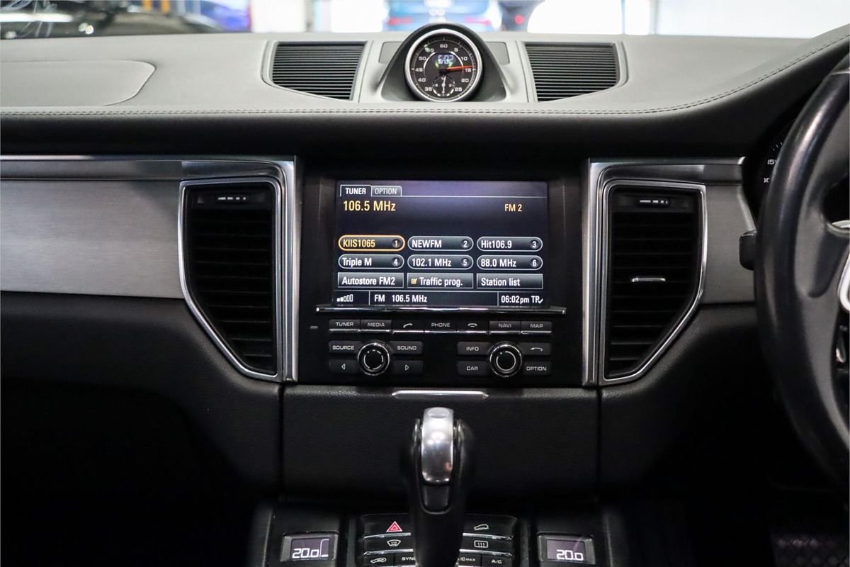 2015 Porsche Macan Turbo 95B