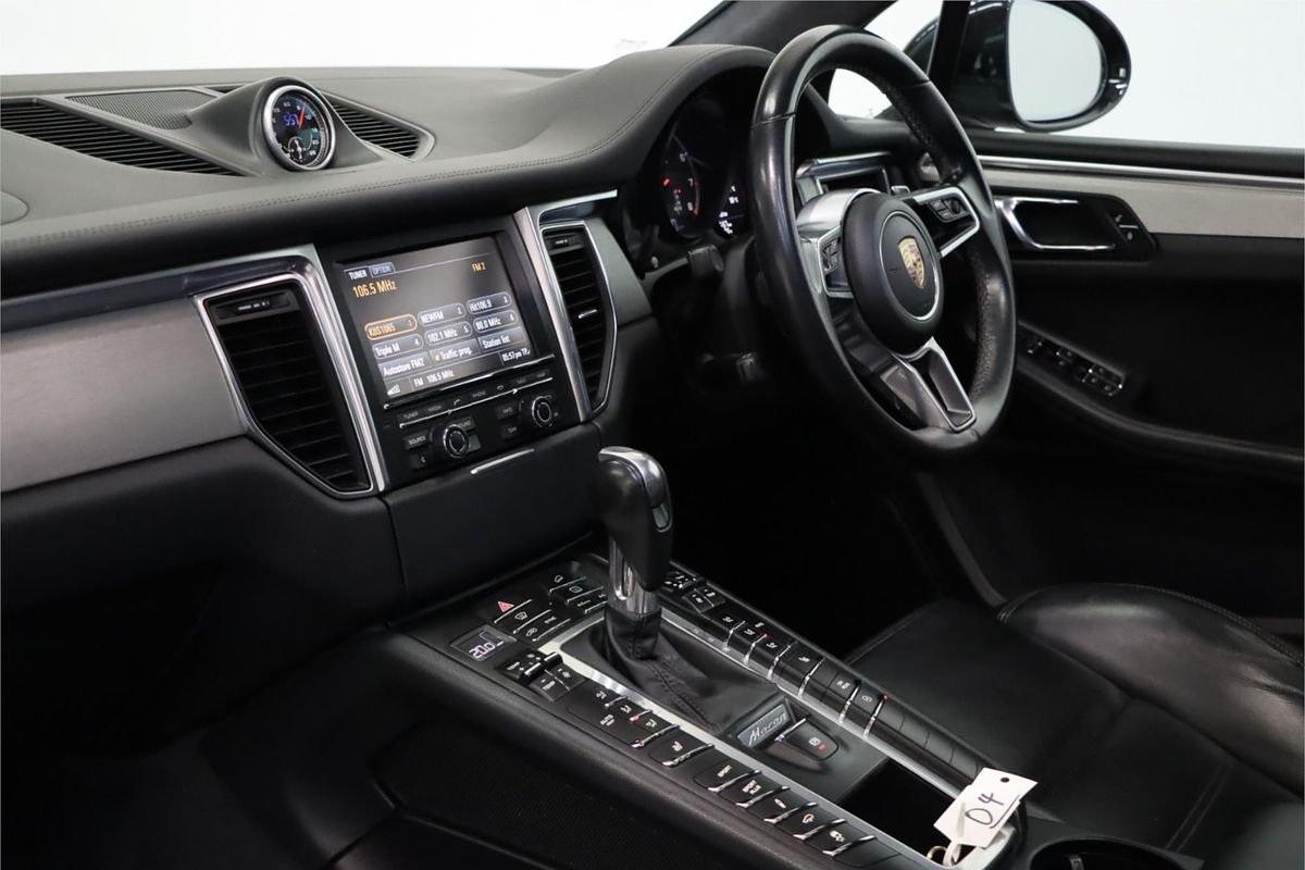 2015 Porsche Macan Turbo 95B