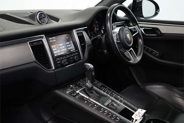 2015 Porsche Macan Turbo 95B