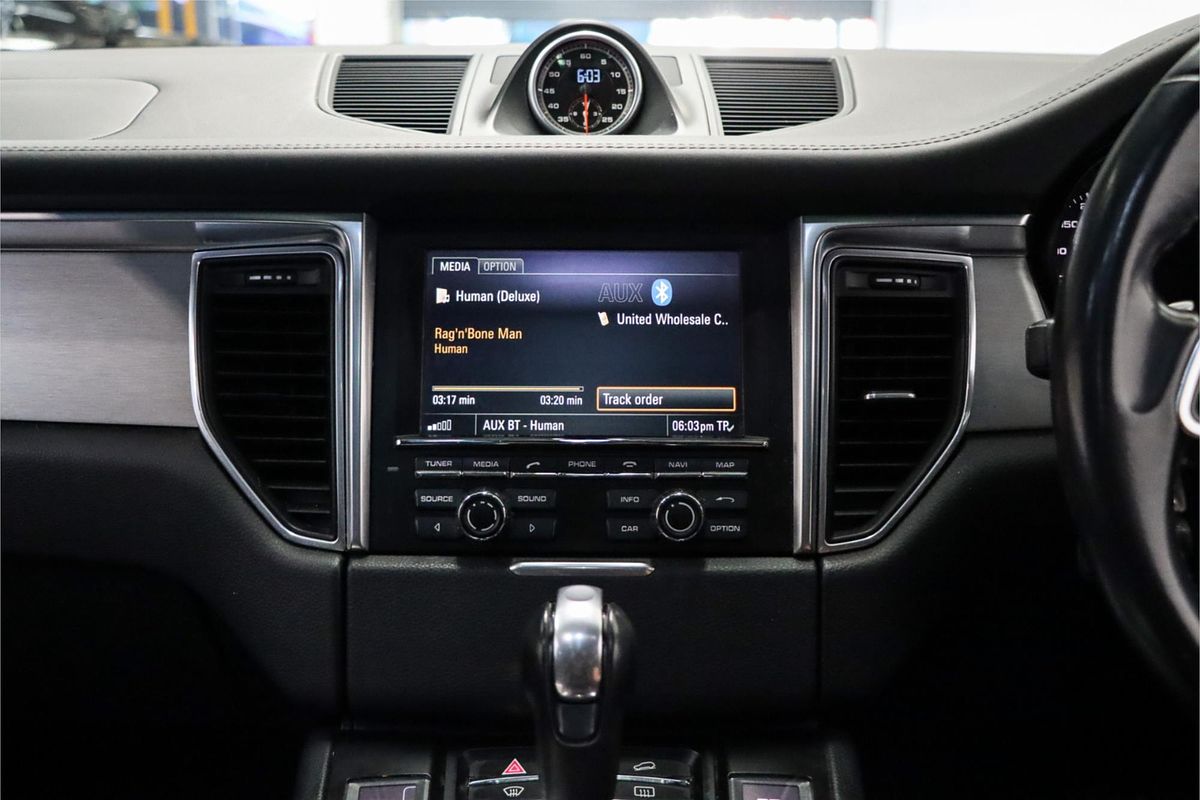 2015 Porsche Macan Turbo 95B