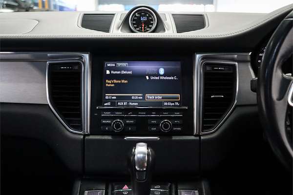 2015 Porsche Macan Turbo 95B