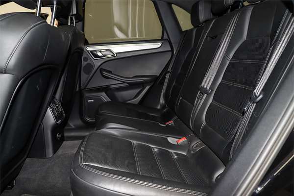 2015 Porsche Macan Turbo 95B