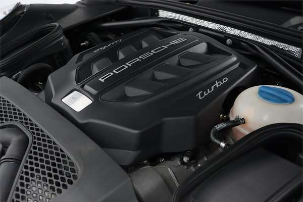 2015 Porsche Macan Turbo 95B
