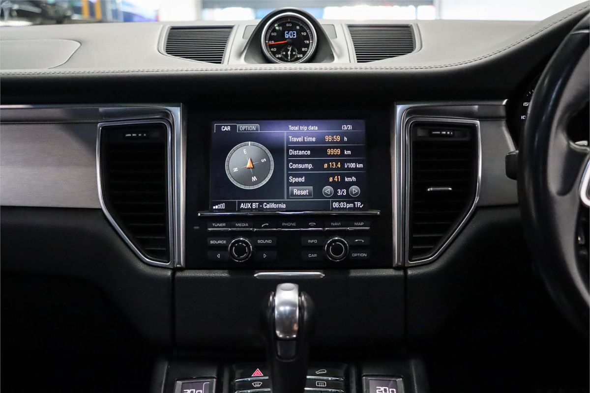 2015 Porsche Macan Turbo 95B