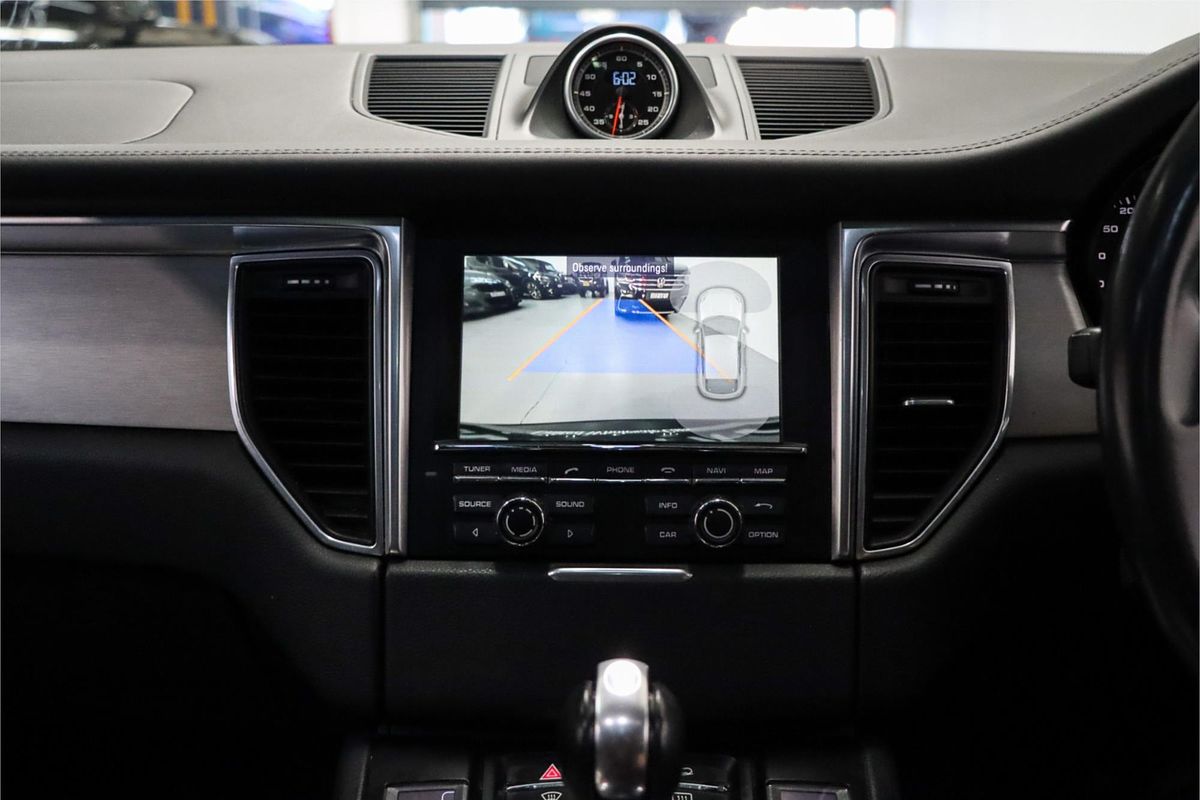 2015 Porsche Macan Turbo 95B