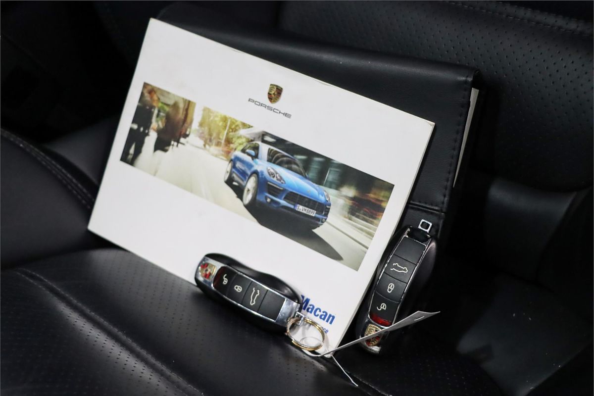 2015 Porsche Macan Turbo 95B