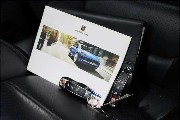 2015 Porsche Macan Turbo 95B