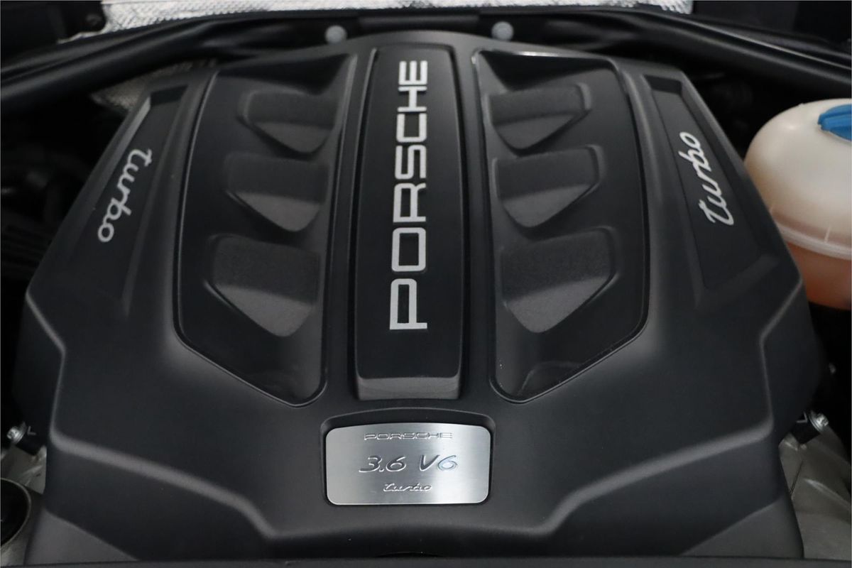 2015 Porsche Macan Turbo 95B