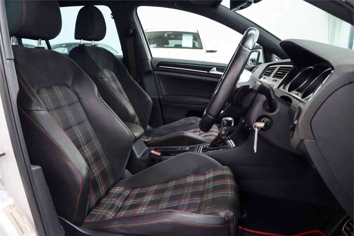 2014 Volkswagen Golf GTI Performance 7