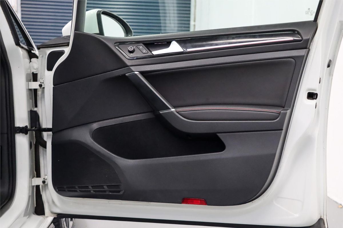 2014 Volkswagen Golf GTI Performance 7