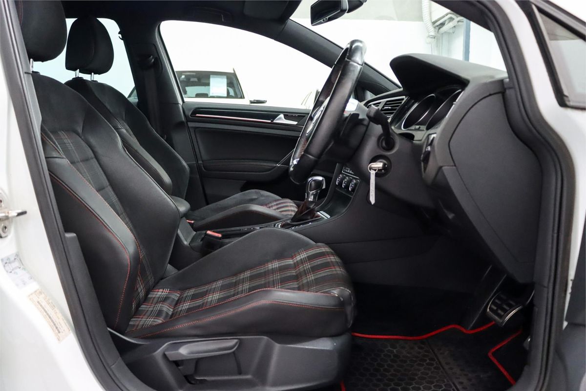 2014 Volkswagen Golf GTI Performance 7