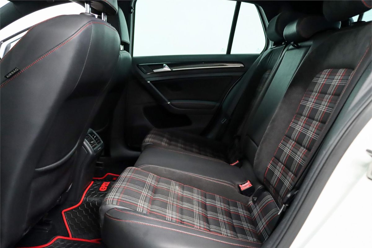 2014 Volkswagen Golf GTI Performance 7