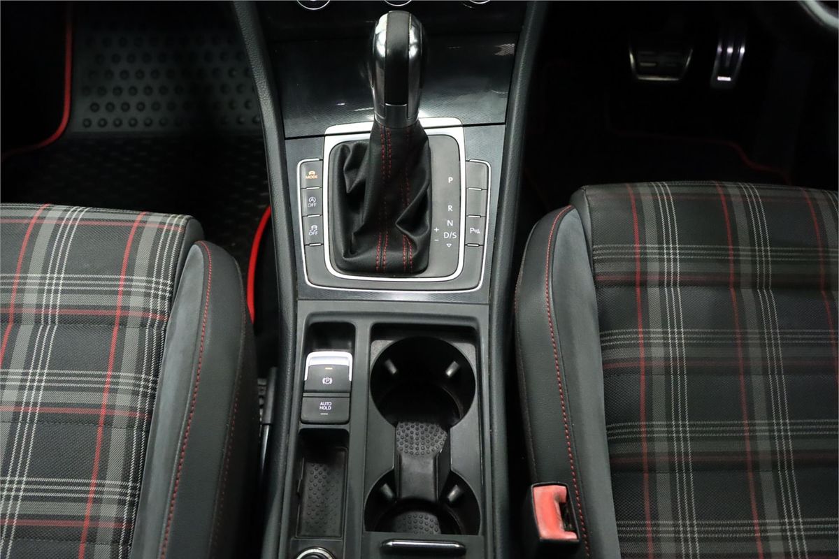 2014 Volkswagen Golf GTI Performance 7