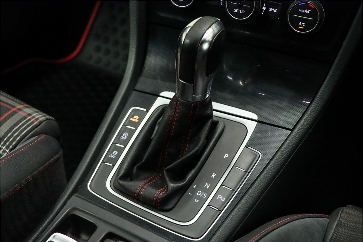 2014 Volkswagen Golf GTI Performance 7