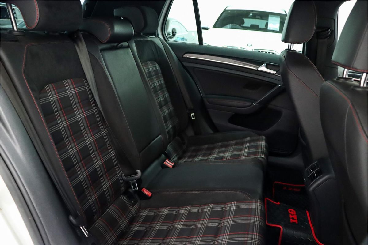 2014 Volkswagen Golf GTI Performance 7