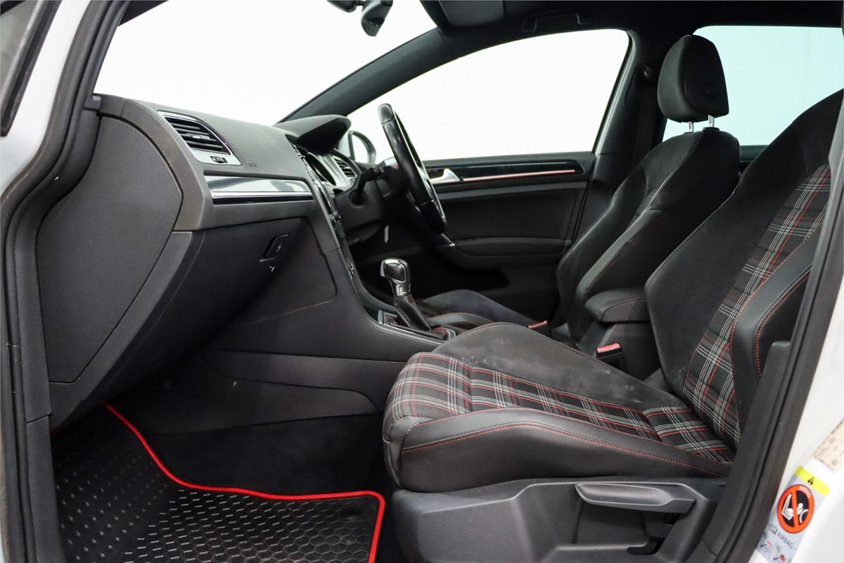 2014 Volkswagen Golf GTI Performance 7