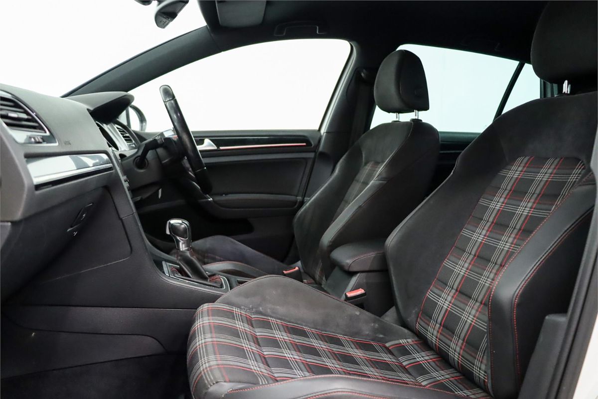 2014 Volkswagen Golf GTI Performance 7