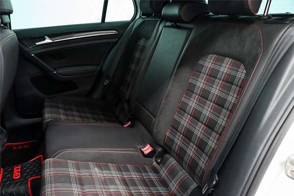 2014 Volkswagen Golf GTI Performance 7