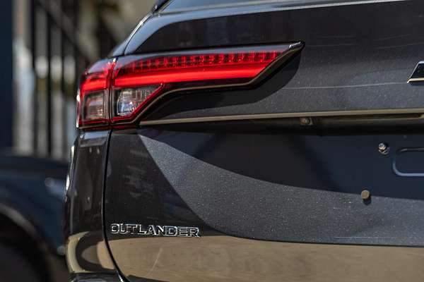 2024 Mitsubishi Outlander ES ZM