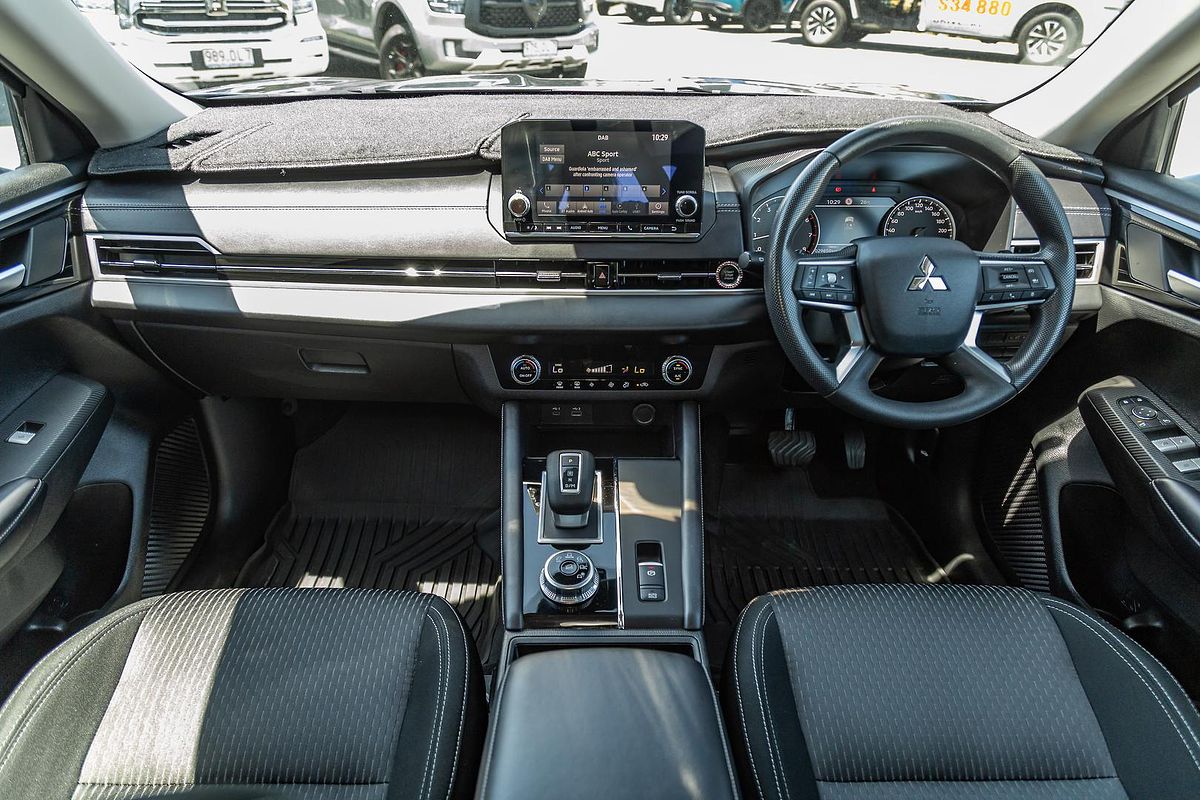 2024 Mitsubishi Outlander ES ZM