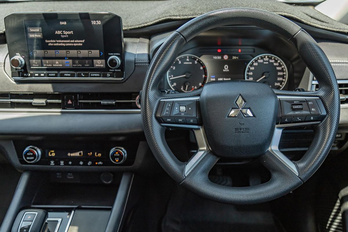 2024 Mitsubishi Outlander ES ZM