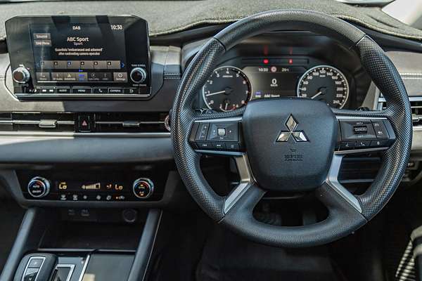 2024 Mitsubishi Outlander ES ZM