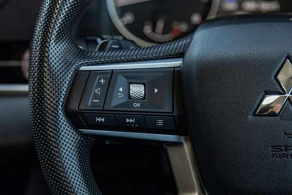 2024 Mitsubishi Outlander ES ZM