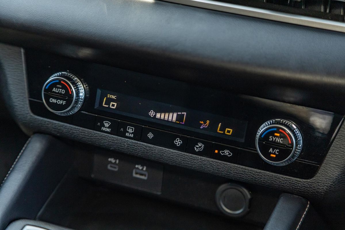 2024 Mitsubishi Outlander ES ZM