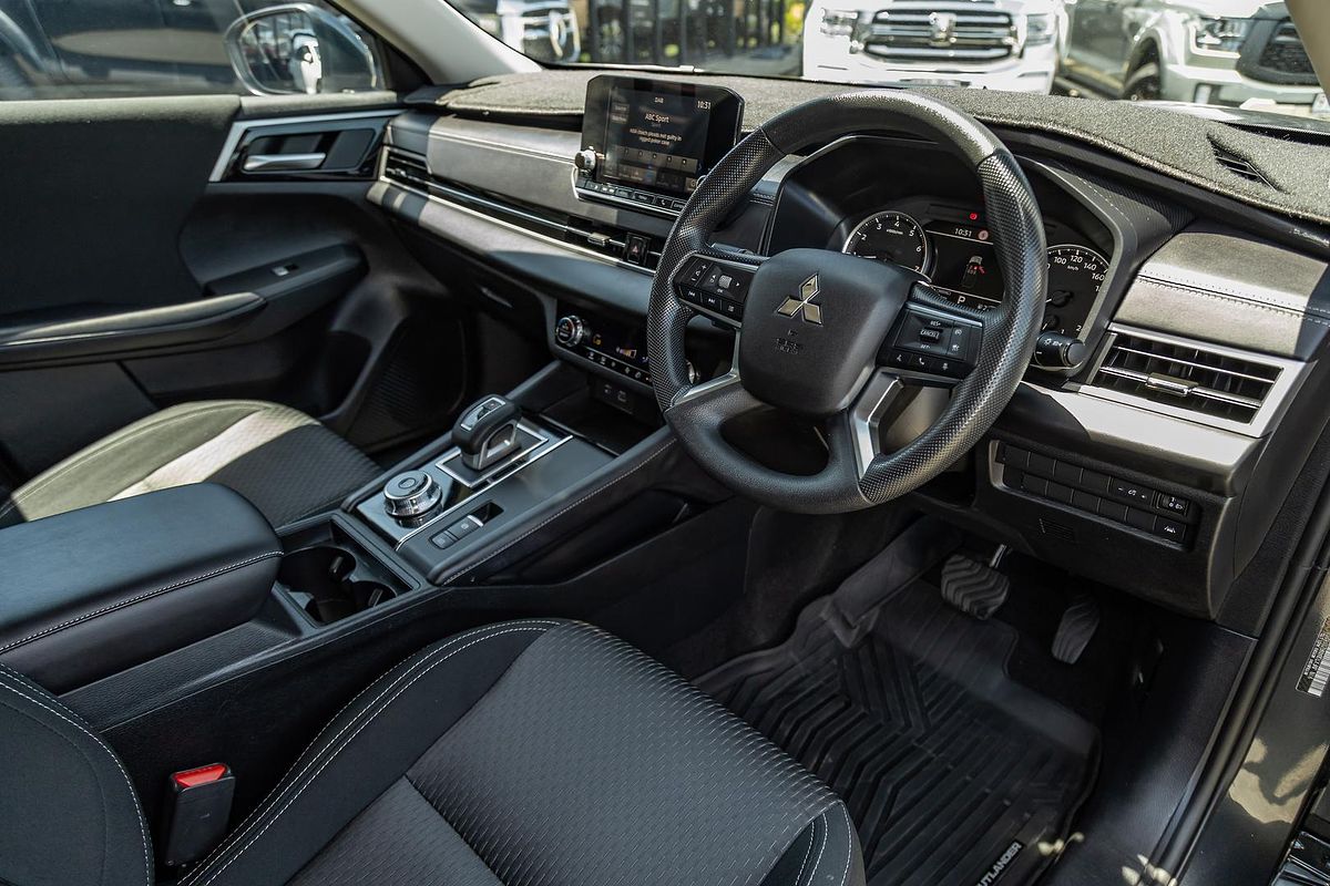 2024 Mitsubishi Outlander ES ZM