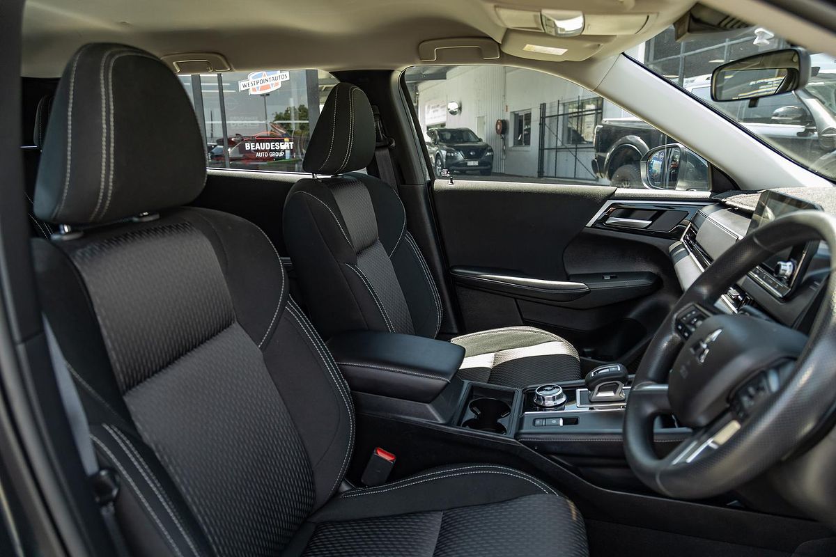 2024 Mitsubishi Outlander ES ZM