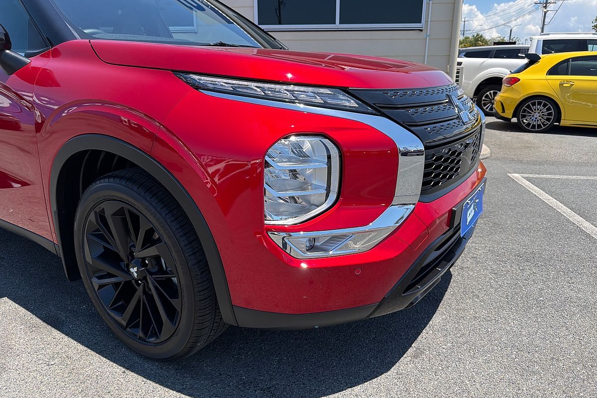 2024 Mitsubishi Outlander Black Edition ZM