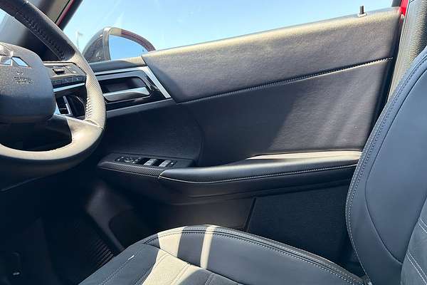 2024 Mitsubishi Outlander Black Edition ZM