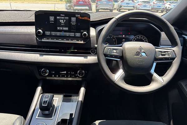 2024 Mitsubishi Outlander Black Edition ZM