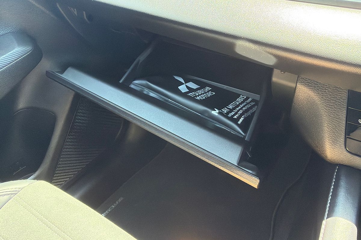 2024 Mitsubishi Outlander Black Edition ZM