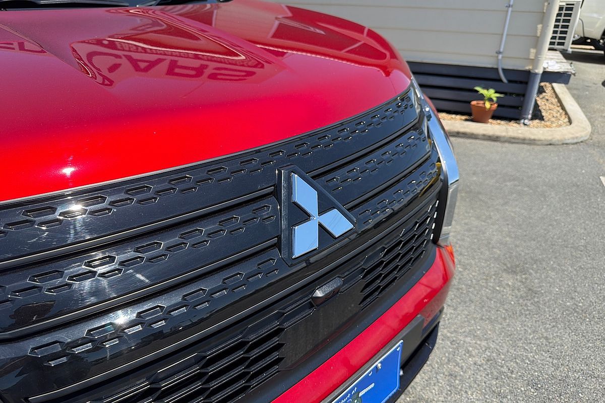 2024 Mitsubishi Outlander Black Edition ZM